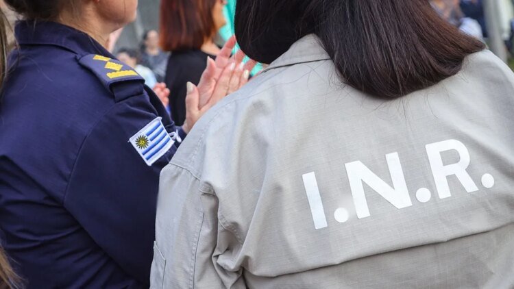 A prison operator was arrested in Soriano after trying to bring cocaine and marijuana into a prison