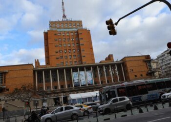 A 24-year-old young man died after falling from the viewpoint of the Municipality of Montevideo