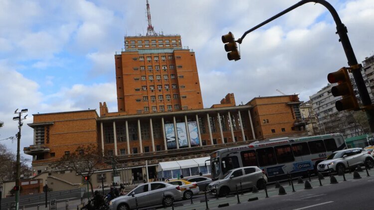 A 24-year-old young man died after falling from the viewpoint of the Municipality of Montevideo
