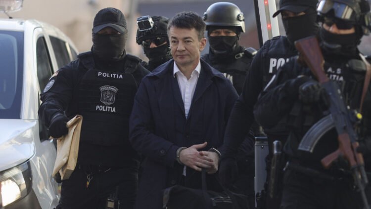 The first footage of the extradition of ex-deputy head of the SIS Alexandru Balan from Romania to Moldova