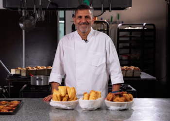 Preview: Juan Manuel Herrera teaches how to prepare a crispy puff pastry that melts in your mouth