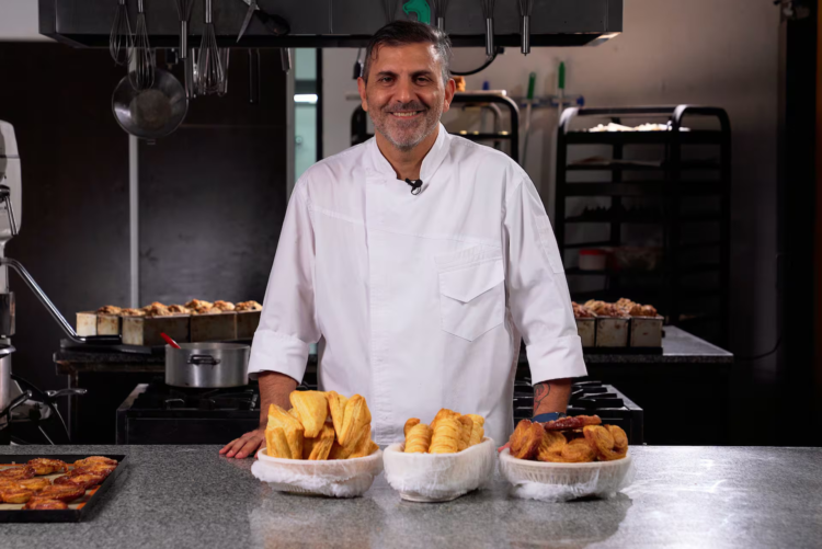 Preview: Juan Manuel Herrera teaches how to prepare a crispy puff pastry that melts in your mouth