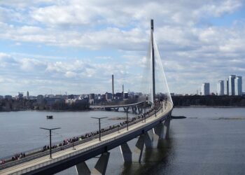 Helsinki opens Kruunuvuori Bridge to crowds