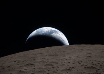 Astronauts capture an unprecedented image of a phenomenon on Earth and begin their return