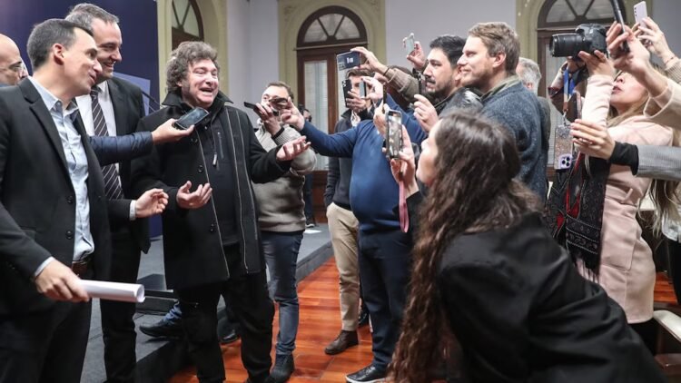 The Casa Rosada maintains the prohibition of access to accredited journalists from media that published articles