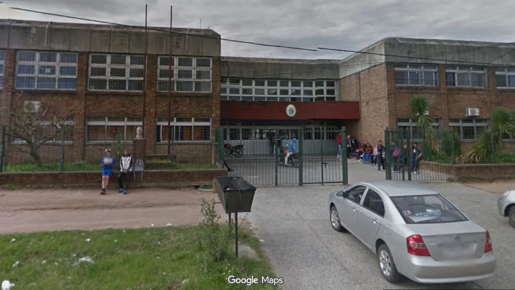 At high school: a student attacked another classmate with a weapon