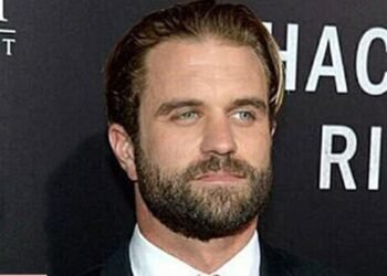 He was a masseuse and electrician. He is 35 years old, the son of a big movie star and follows in the footsteps of his famous father in acting.