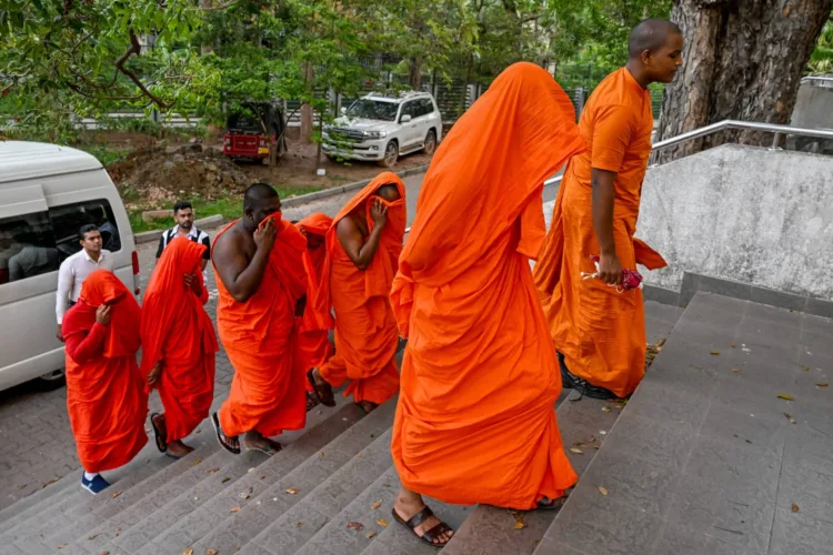 A group with the participation of Buddhist monks tried to import 112 kg of drugs into Sri Lanka