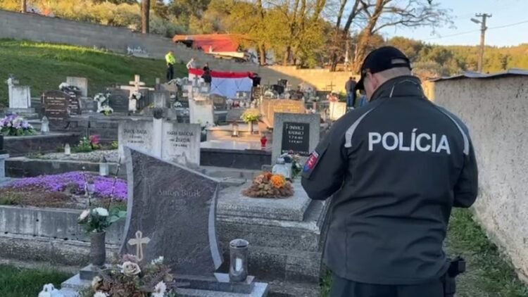 They came to light the candle, but froze in horror. Knocking was said to be coming from the grave on Spiš, the police proceeded to open it – Regions – News