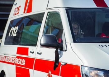 Ambulances marked with black stripes in Panevėžys: colleagues say goodbye to the murdered paramedic