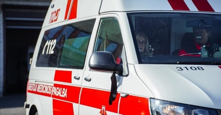Ambulances marked with black stripes in Panevėžys: colleagues say goodbye to the murdered paramedic