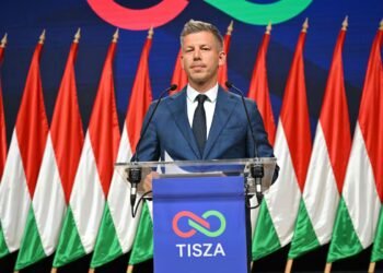 After the opposition victory, they denounce that an Orban official destroys secret documents about his ties with Russia