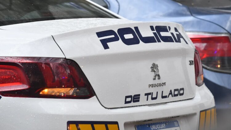 A 46-year-old man died after being hit by a bus: the Police found a brick with a yellowish substance in his crotch