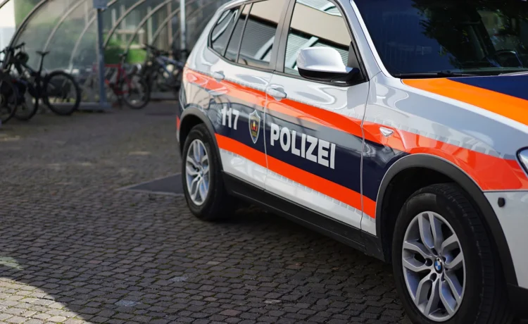 E-bike handlebar resists police