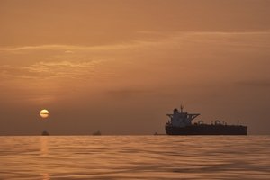 First oil tanker in weeks heads to Korea via Hormuz strait