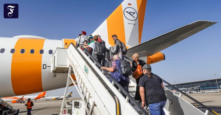 Condor versus Lufthansa: Passengers will be allowed to take more hand luggage with them in the future