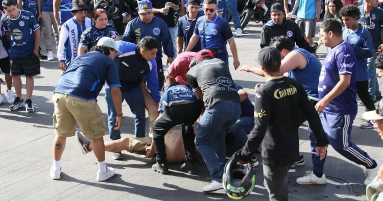 Three injured, one seriously, after bars conflict in Motagua vs Olimpia