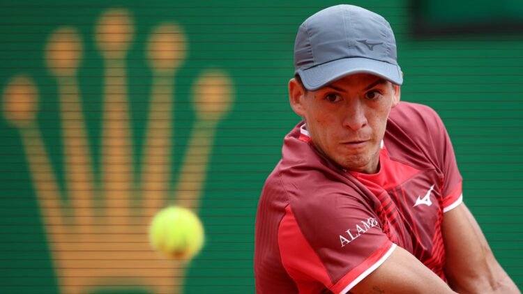 Alcaraz’s level was too much for Báez, who left a good image in his farewell to Monte Carlo