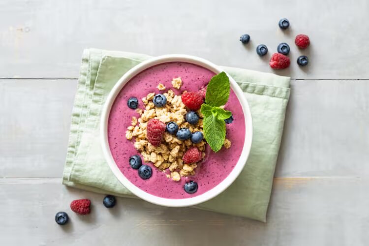 Red fruit smoothie bowl recipe on Foodit