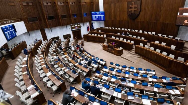 A new survey changes the political game: Fico would win the election, but the government would be formed by the opposition – Home – News