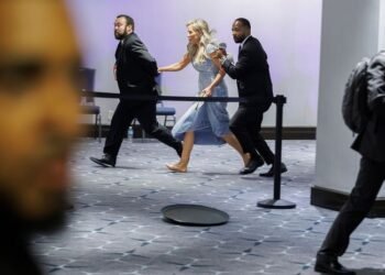 A luxurious evening turned into chaos. Vance disappeared from the hall in front of Trump, the president fell during the evacuation – World – News