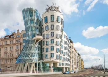 30 years of Tančící dům in Prague: From Symbol of Freedom to Architectural Icon