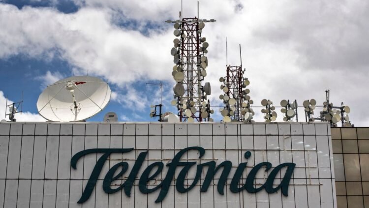 Telefónica almost completes its withdrawal from Latin America: it sells in Mexico and only Venezuela remains