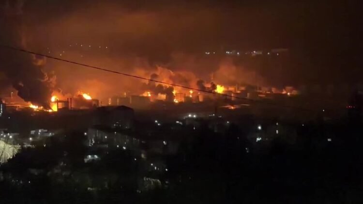 VIDEO: Hell on earth, everything around is dying. Kyiv’s attack on the terminal caused “oil” rain in Russia – World – News