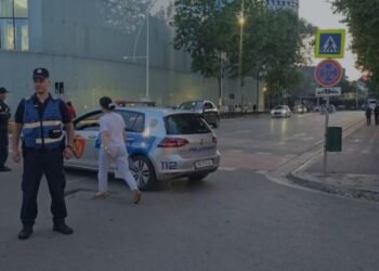 Bomb alert in the “Toptani” shopping center, citizens are evacuated