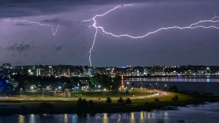 Meteorologists announced rains, storms and fluctuating temperatures since Wednesday: what will the weekend be like?