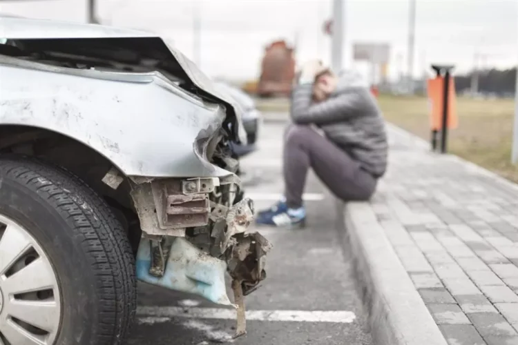 Road accident with a minor driver and a minor victim