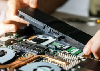 Can a laptop be used without a battery?