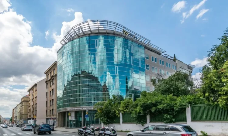 From Banking to Classrooms: How Dana Robertson Built Victoria School Prague
