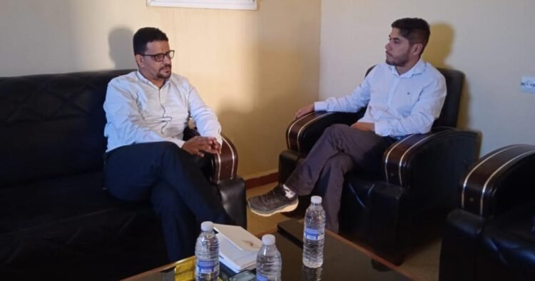The Dean of Tafariti University receives a doctoral researcher from the University of Jaume 1