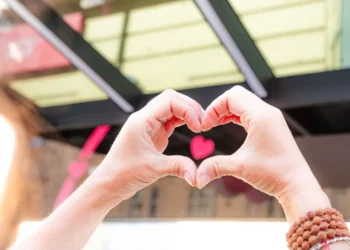 Zamilovaná zastávka: Prague Public Transport Company Invites Visitors to a Day of Love in Anděl Ahead of 1 May