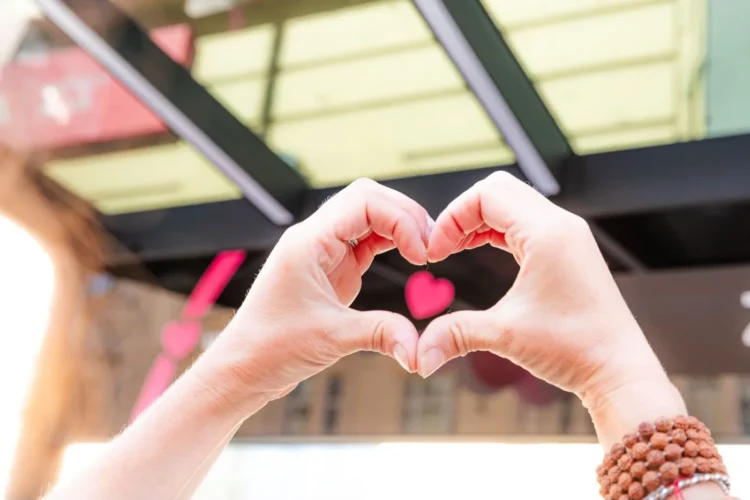 Zamilovaná zastávka: Prague Public Transport Company Invites Visitors to a Day of Love in Anděl Ahead of 1 May