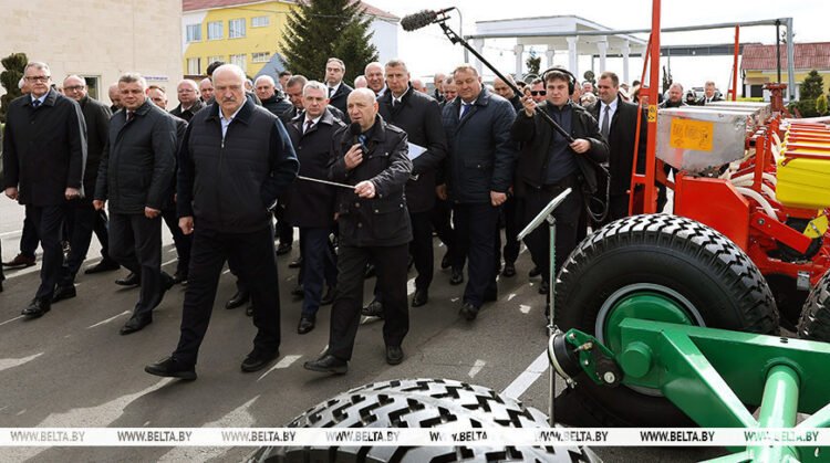 Lukashenko: We must restore agricultural machinery repair centers at all costs