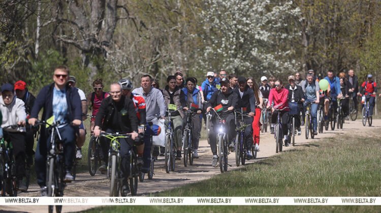 About 400 people join Roads of Memory patriotic cycling ride in Belovezhskaya Pushcha  