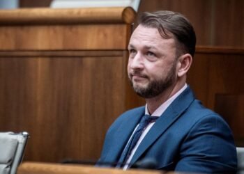 Šutaj Eštok fears that the public will not lose confidence in a just state. However, he sees only one lawyer