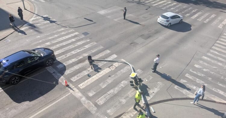 A traffic light fell on the road in the center of Košice, people asked if Andrej Danko was nearby