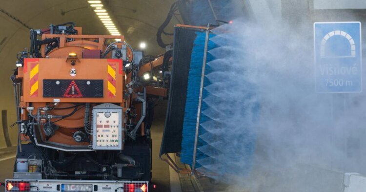 The Višňové tunnel was closed. It is not clear when exactly the maintenance will end, the condition of the key element – SME is causing concern