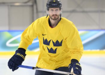 Oliver Ekman-Larsson joins Tre Kronor squad