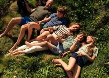Kate and William celebrate 15th wedding anniversary with new family photo from Cornwall