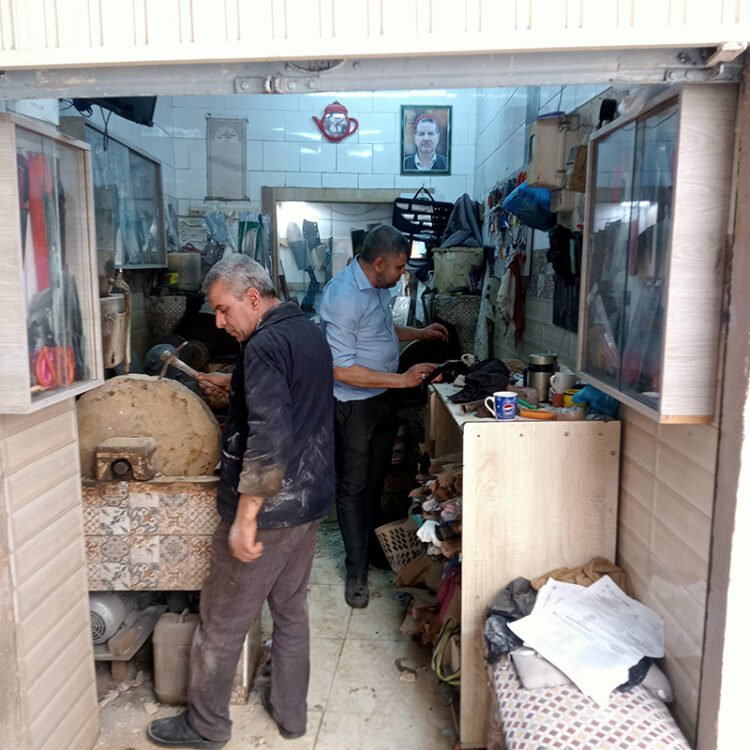 Al-Sabah News newspaper – The mill is turning again.. The craft of knife sharpening is reviving as Eid Al-Adha approaches