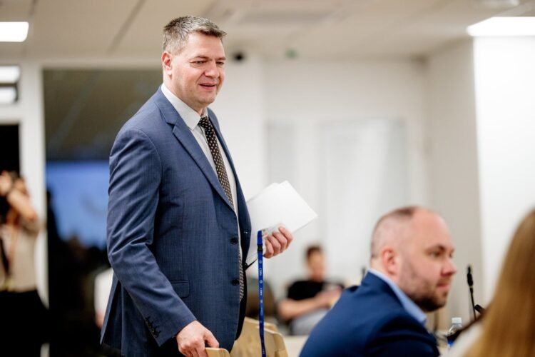 G. Paluckos’ words made A. Mazuronis laugh: “He chose R. Žemaitaitis’ way of acting”