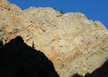Folk legends: “Khan-Salyk” cave, where diamonds and bai gold are hidden (video)