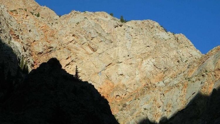 Folk legends: “Khan-Salyk” cave, where diamonds and bai gold are hidden (video)