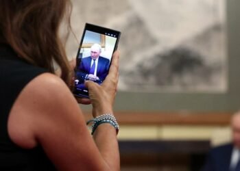 “Russians are angry, very angry”: Russian investigative journalists clarify who is the primary target – the World