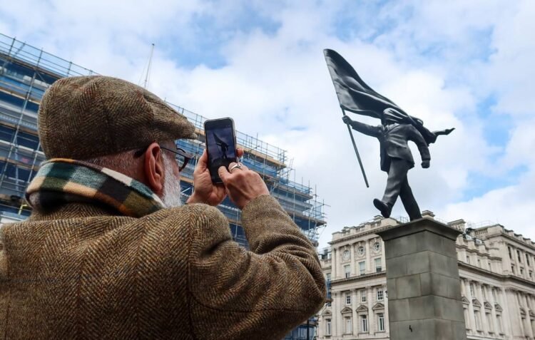 Banksy’s Walking Man in London becomes tourist hotspot – Society & Culture