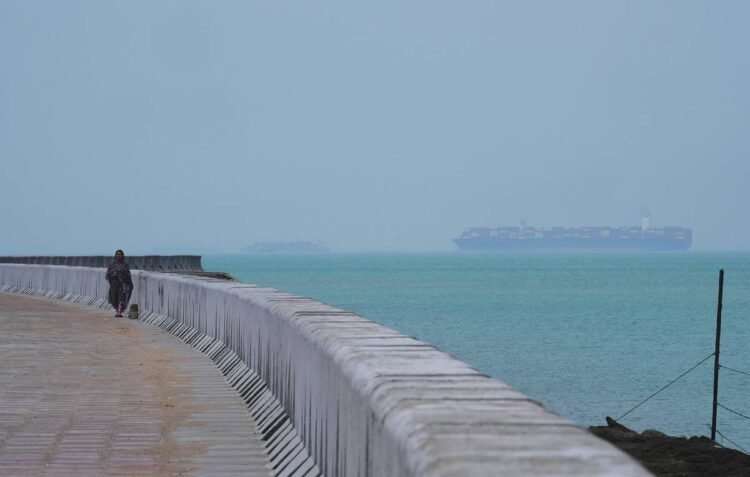 IRGC calls on ships to transit Hormuz Strait via corridor provided by Iran – World